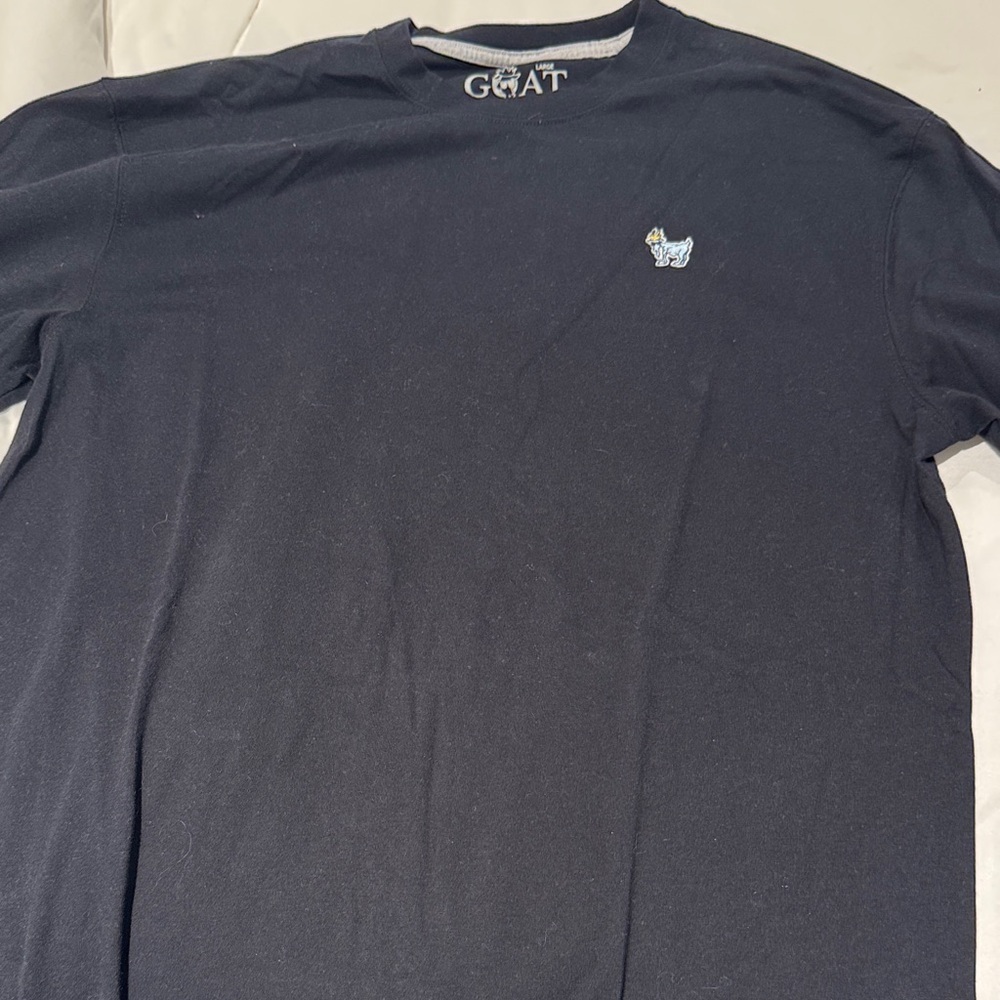 GOAT Men’s black Short-Sleeve Crewneck T-Shirt with Embroidered Dog